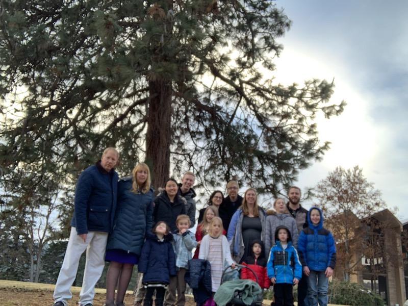 Photo of the Van Orman family: Parents, kids, and grandkids